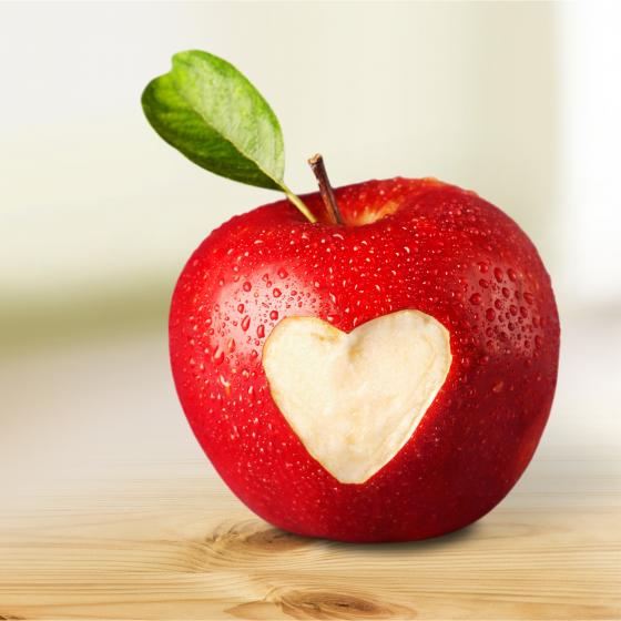 Äpple med ett hjärta på